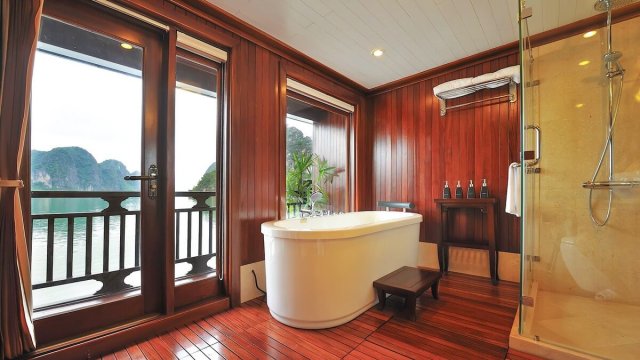 Paradise Peak Cruise Airy Bathroom with Private Balcony