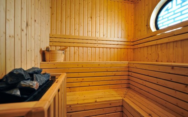 Paradise Peak Cruise Hot Sauna Room