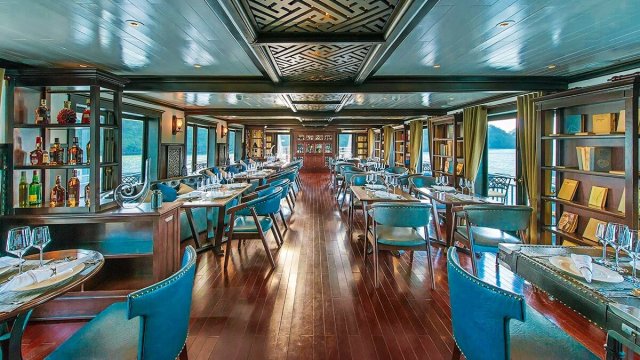 Paradise Sails Luxury Restaurant on Board