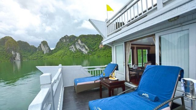 Paradise Sails Terrace Suite Private Terrace with Large Sunbeds