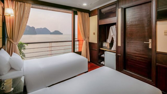 Pelican Cruise Family Deluxe Balcony with A Glass Window for Spectacular Sea View