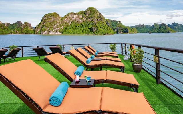 Peony Cruise Relax on Spacious Sundeck