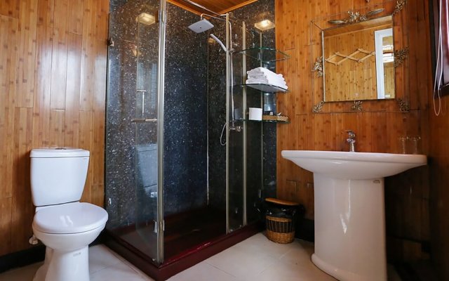 Petit White Dolphin Cruise Bathroom Offers Standing Bath and Fulfillment