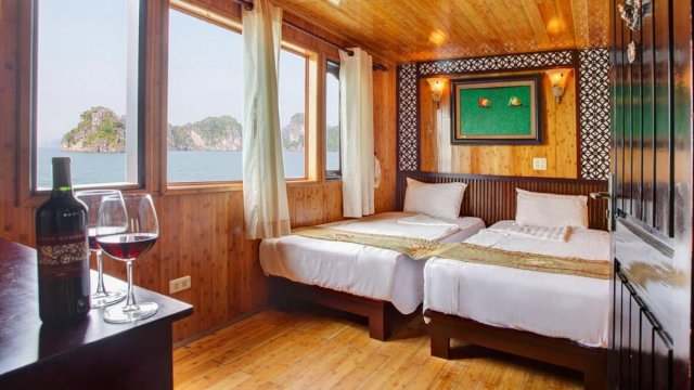 Petit White Dolphin Cruise Compliment Drink in Twin Beds Room
