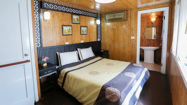 Petit White Dolphin Cruise Deluxe Double Cabin with Ancient Decor