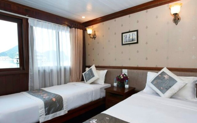 Phoenix Cruise Cabin Bedroom