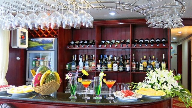 Phoenix Cruise Bars with cocktails and fruits