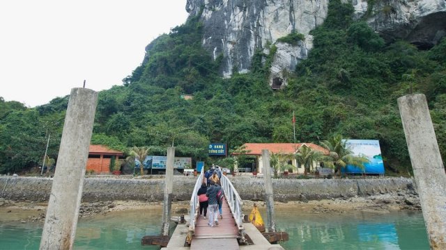 Phoenix Day Cruise Visiting Sung Sot Cave