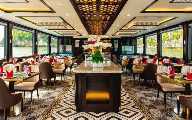 Queen Luxury Cruise Restaurant