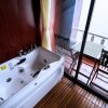 Renea Cruise Suite Balcony Bathroom
