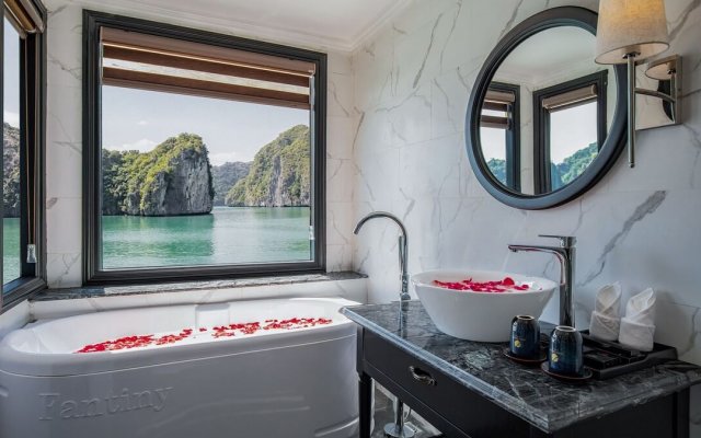 Rosy Cruise Elegant Bathroom