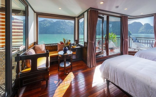 Sena Cruise Warm Room Space with Balcony