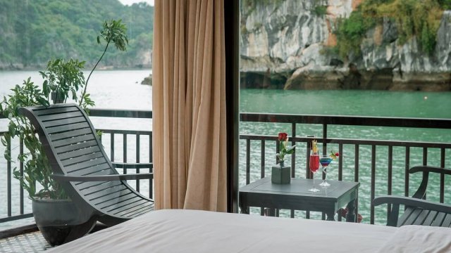 Sena Cruise Cozy Balcony for Sightseeing