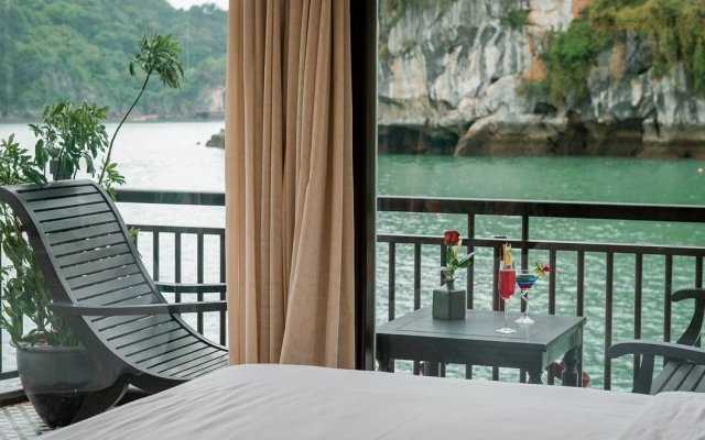 Sena Cruise Cozy Balcony for Sightseeing