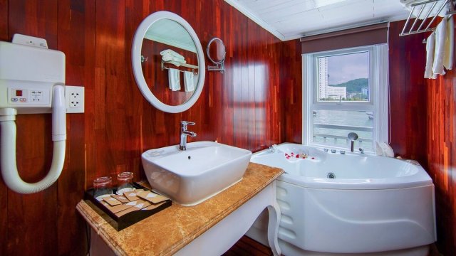 Signature Cruise Well-Equipped Bathroom for Your Vacation