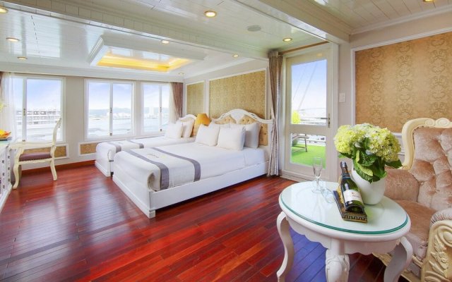Signature Cruise Suite for Family with a View to the Sea