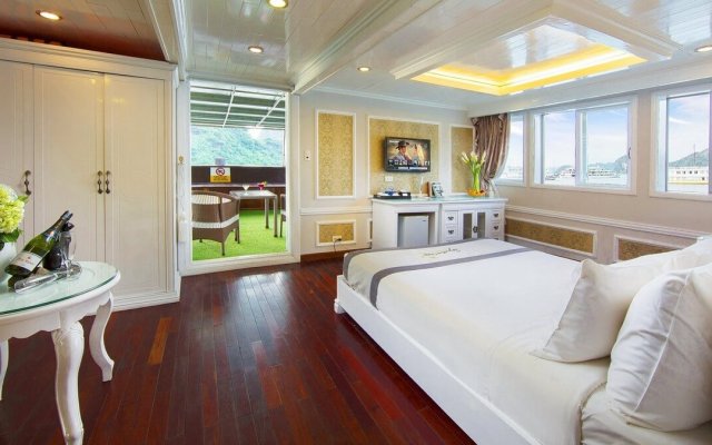 Signature Cruise Suite with Balcony