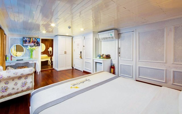 Signature Cruise Luxurious Bedroom