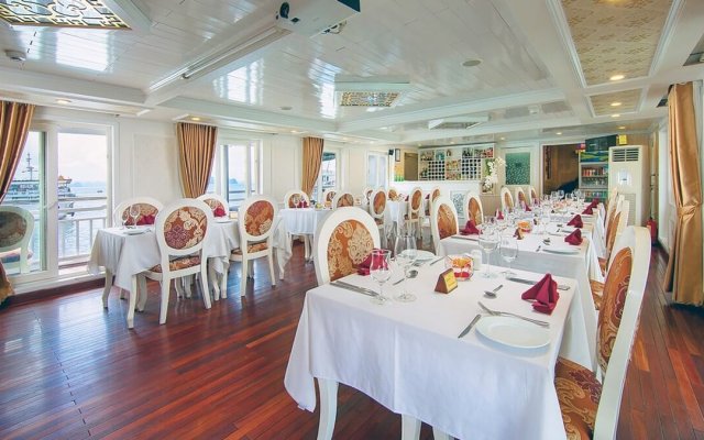 Signature Cruise Cozy Restaurant with Modern Design