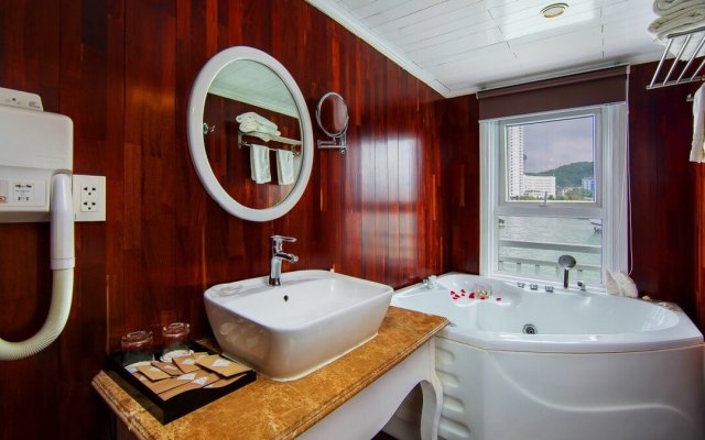 Signature Royal Cruise Suite with a Modern Bathroom