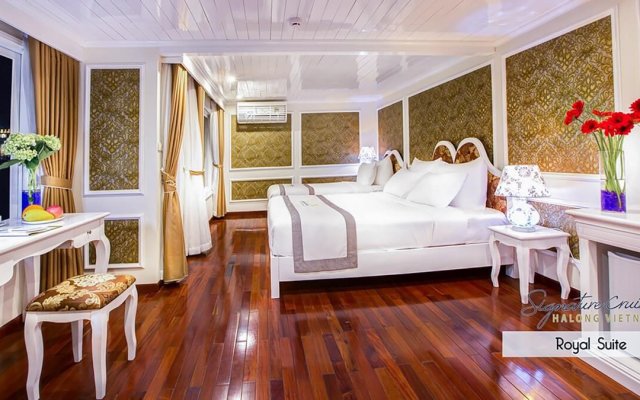 Signature Royal Cruise Room for Family with a Spectacular View to the Sea
