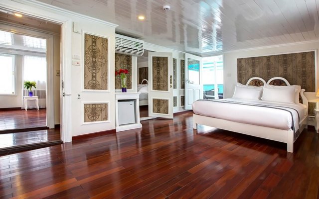 Signature Royal Cruise Modern Suite for Couples