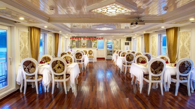 Signature Royal Cruise Cozy Restaurant