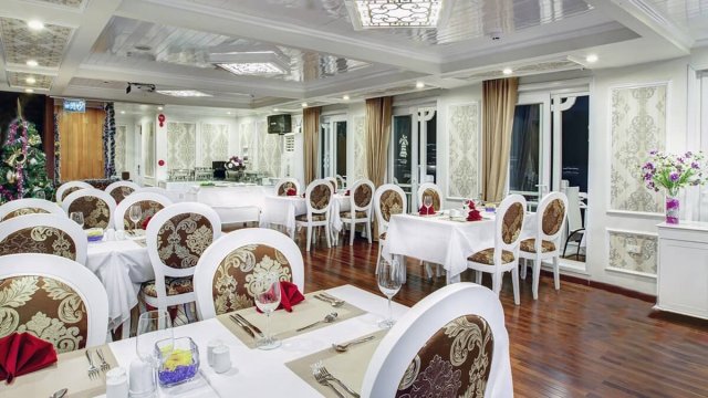 Signature Royal Cruise Modern Restaurant