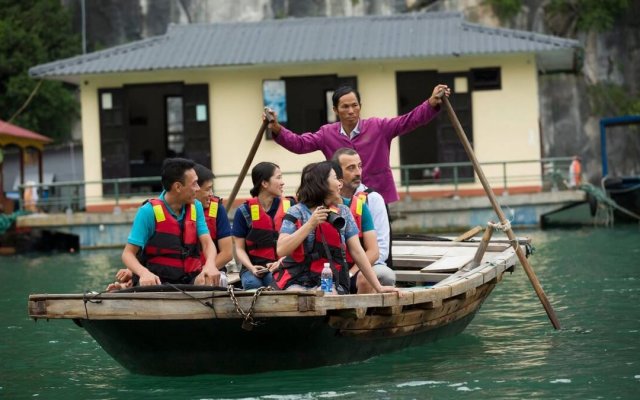 Starlight Cruise Experience Bamboo Rowing
