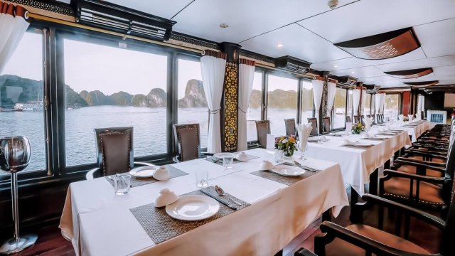 Starlight Cruise Magnificent Ocean View at Dining Area