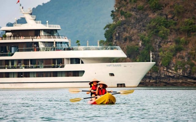 Stellar Of The Seas Cruise Kayaking to Lan Ha Bay