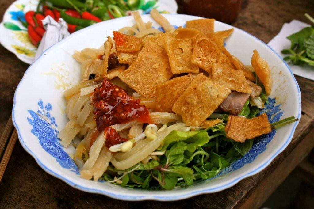 Top 10 Da Nang local foods hard to resist - Cao lau