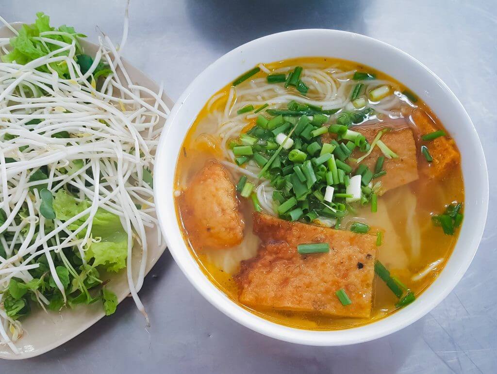 Da Nang Local Foods: Noodles with grilled fish cakes