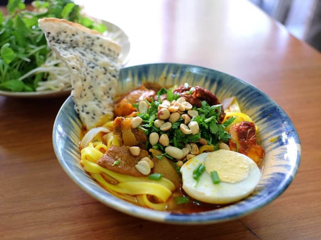 Da Nang Local Foods: Quang noodles
