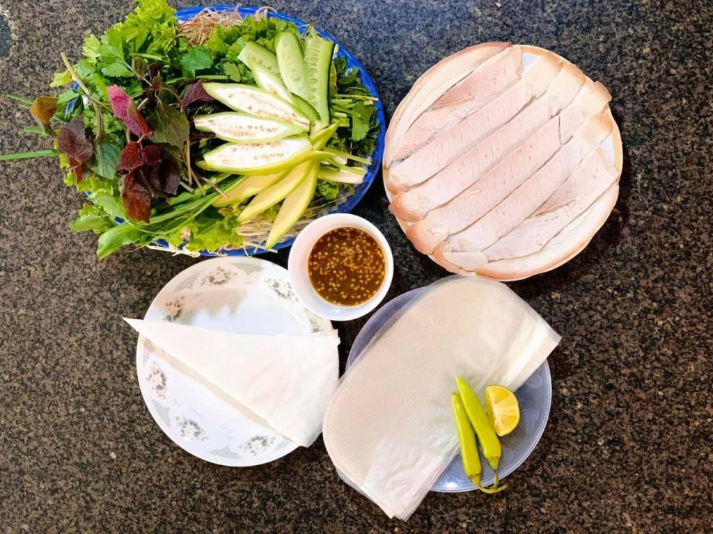 Top 10 Da Nang local foods hard to resist - Sliced pork rolled with rice paper