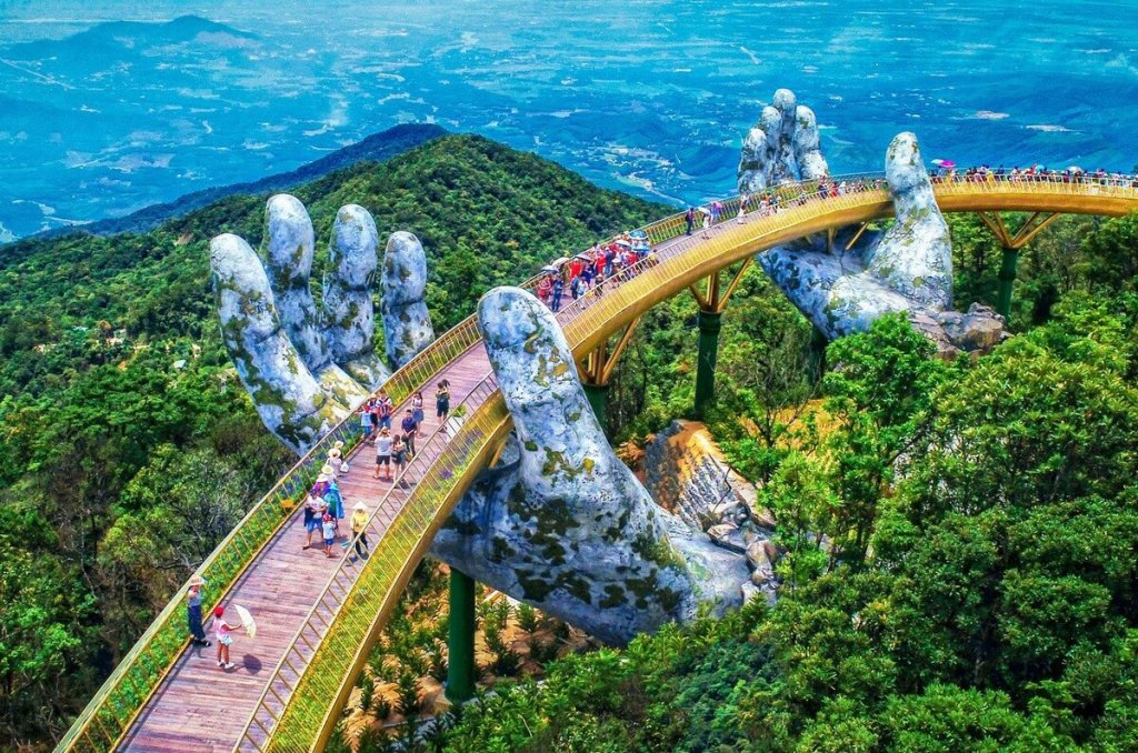 Top 10 fantastic tourist spots to visit in Da Nang - The Golden Bridge Hands
