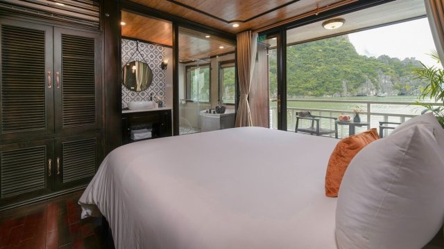 Victory Star Cruise Suite Double Bed