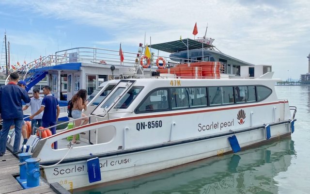 Scarlet Pearl Cruise Speedboat