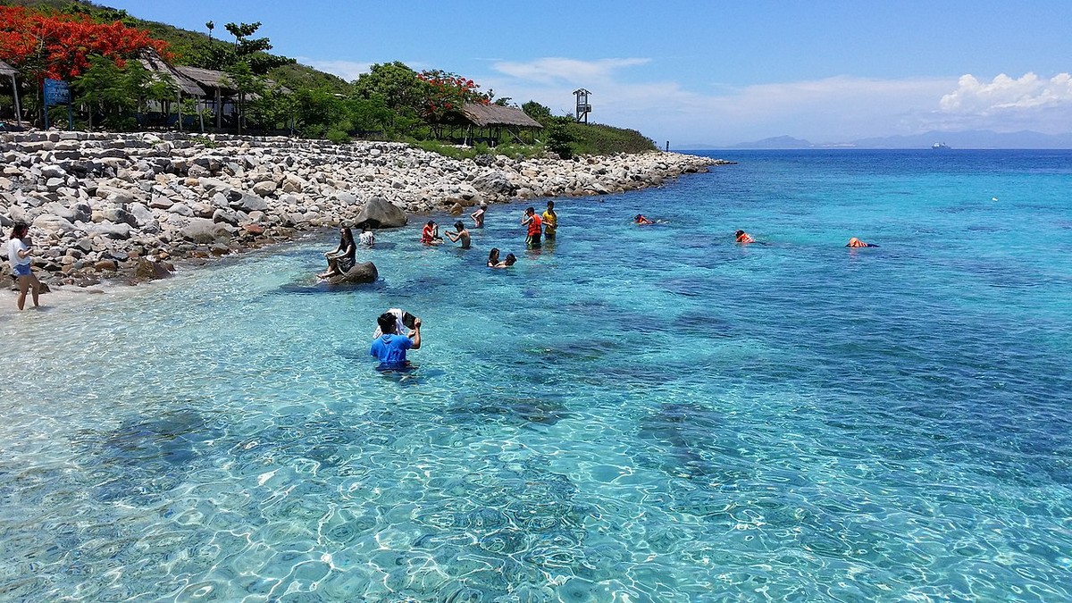 Destinations in Nha Trang: Hon Mun Island