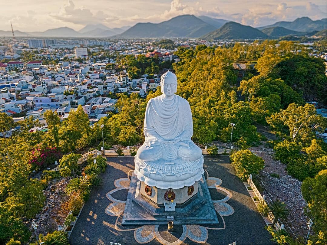 The 10 ideal destinations in Nha Trang Long Son Pagoda