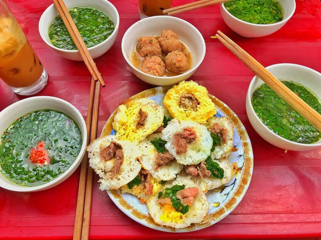 Local foods in Nha Trang: Can Cake (Banh can)