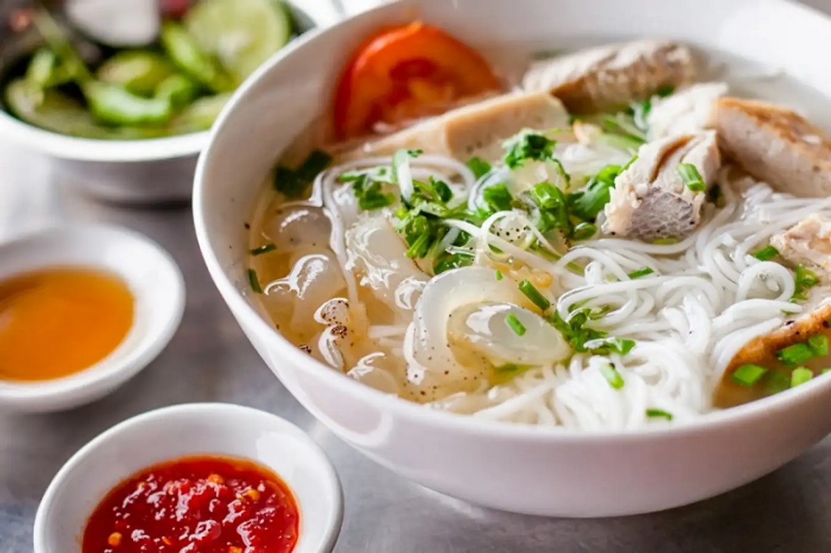 Local foods in Nha Trang: Jellyfish Vermicelli (Bun sua)