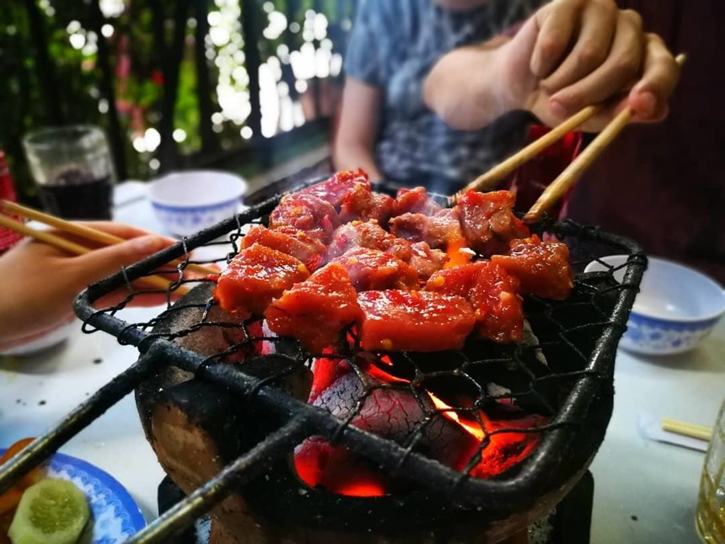 Local foods in Nha Trang: Lac Canh Grilled Beef (Thit bo nuong lui Lac Canh)