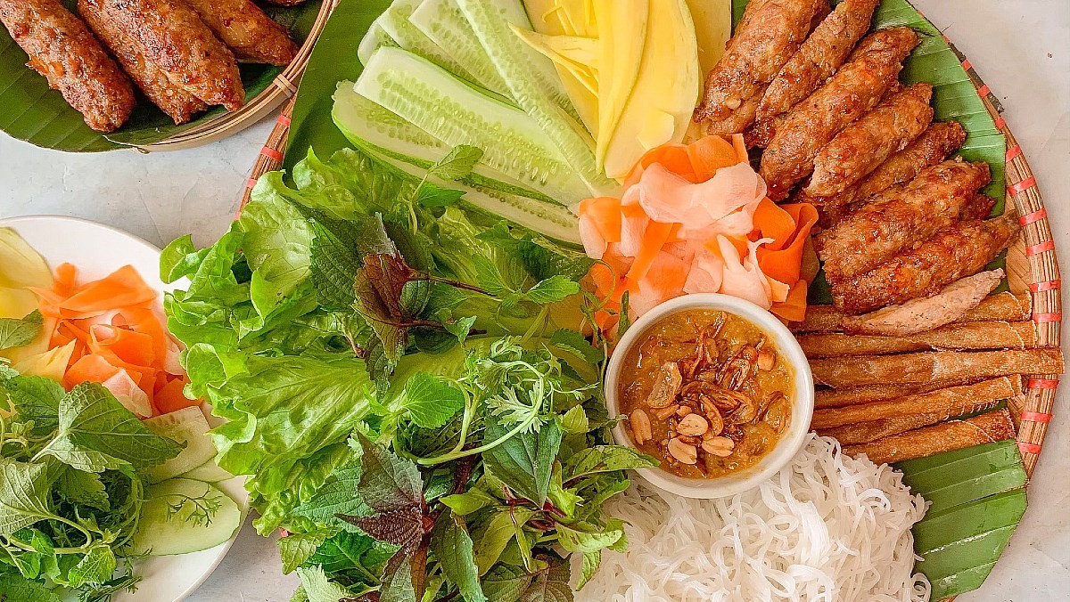 Local foods in Nha Trang: Ninh Hoa Grilled Fermented Pork Roll (Nem nuong Ninh Hoa)