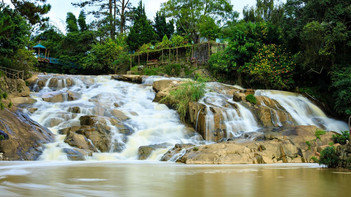 Top 10 beautiful places in Da Lat - Cam Ly Waterfall