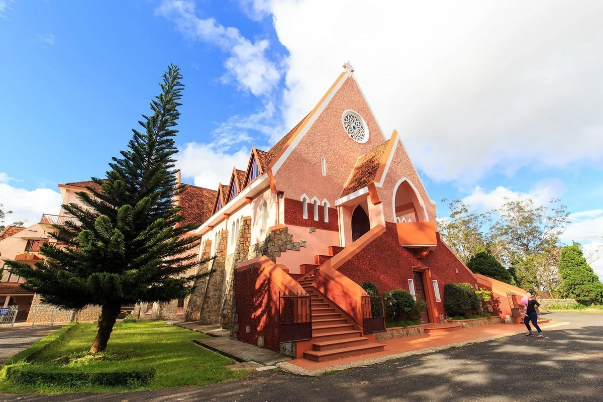 Places to Visit in Da Lat: Domaine De Marie Church