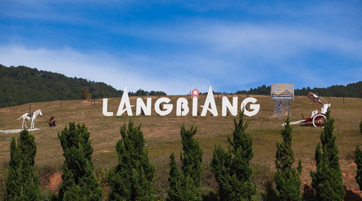 Top 10 beautiful places in Da Lat - Langbiang Mountain