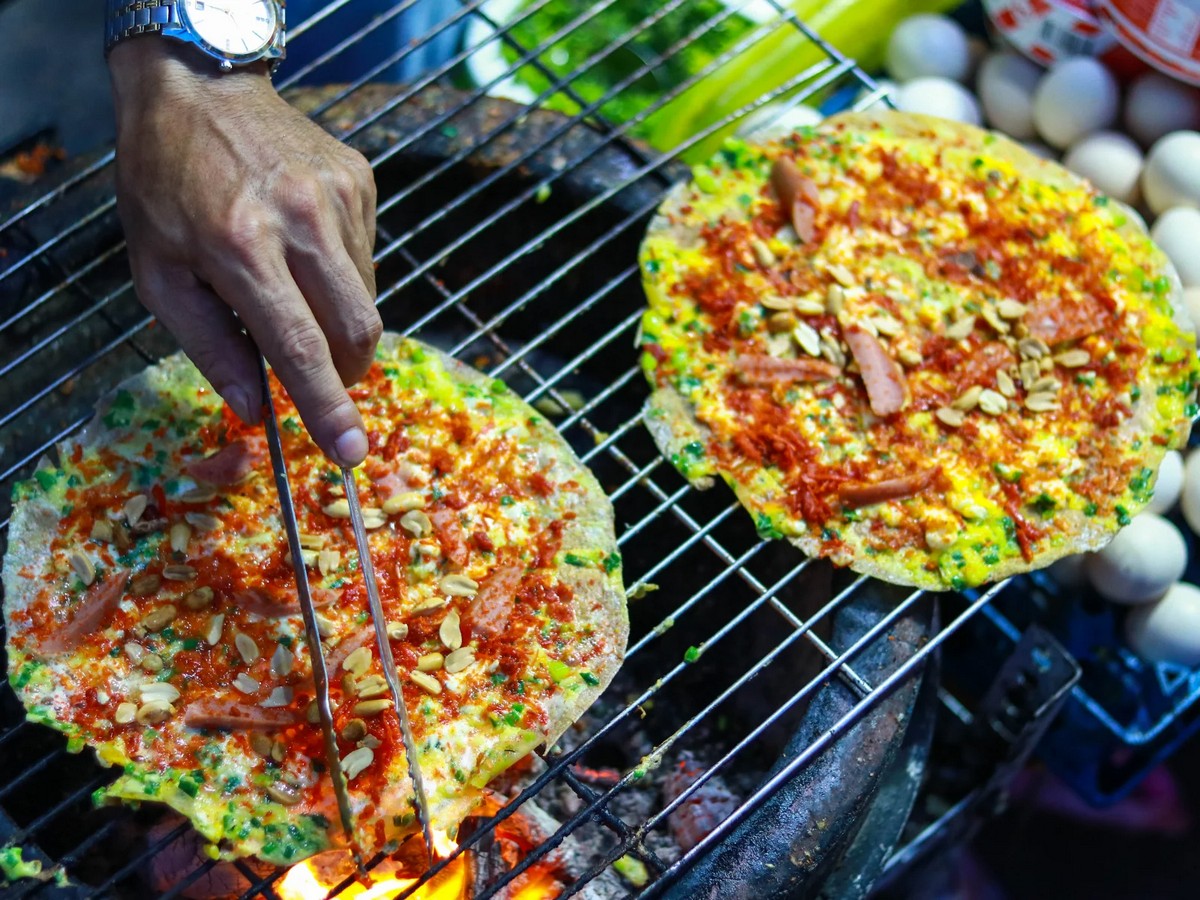 Local Dishes in Da Lat: Grilled Rice Paper