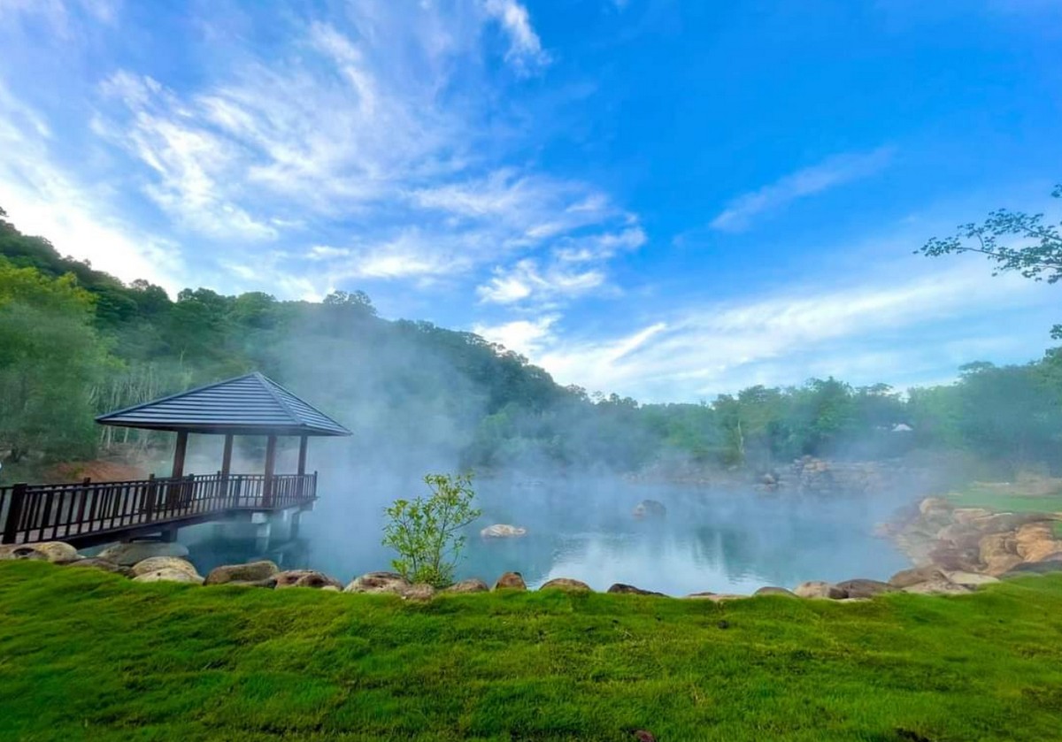 Destinations in Quang Binh: Bang Mineral Hot Spring