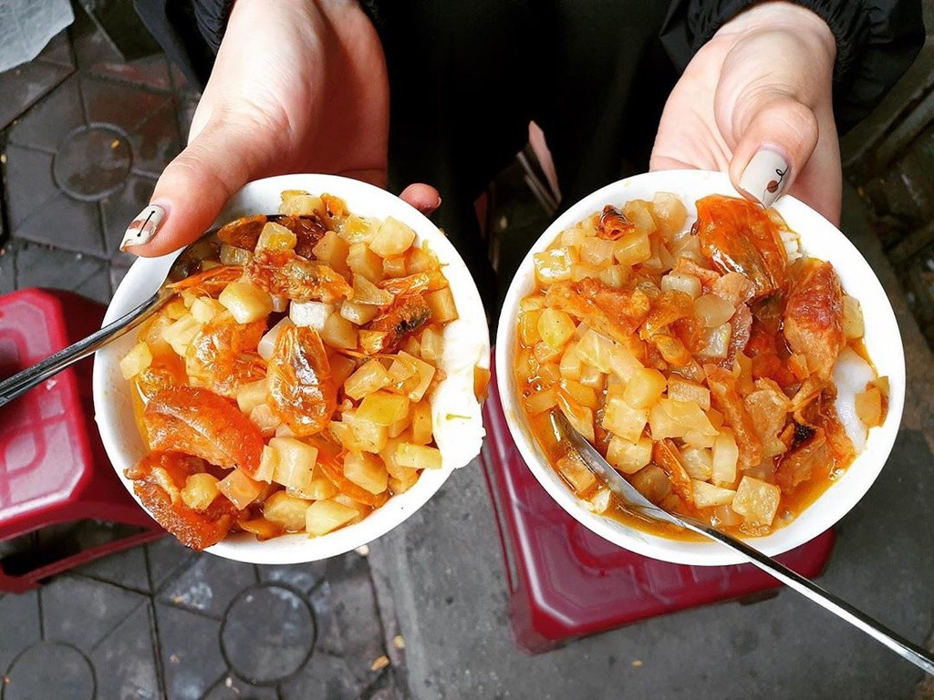 Local Dishes in Hai Phong: Banh Duc Tau (Steamed Rice Cake)